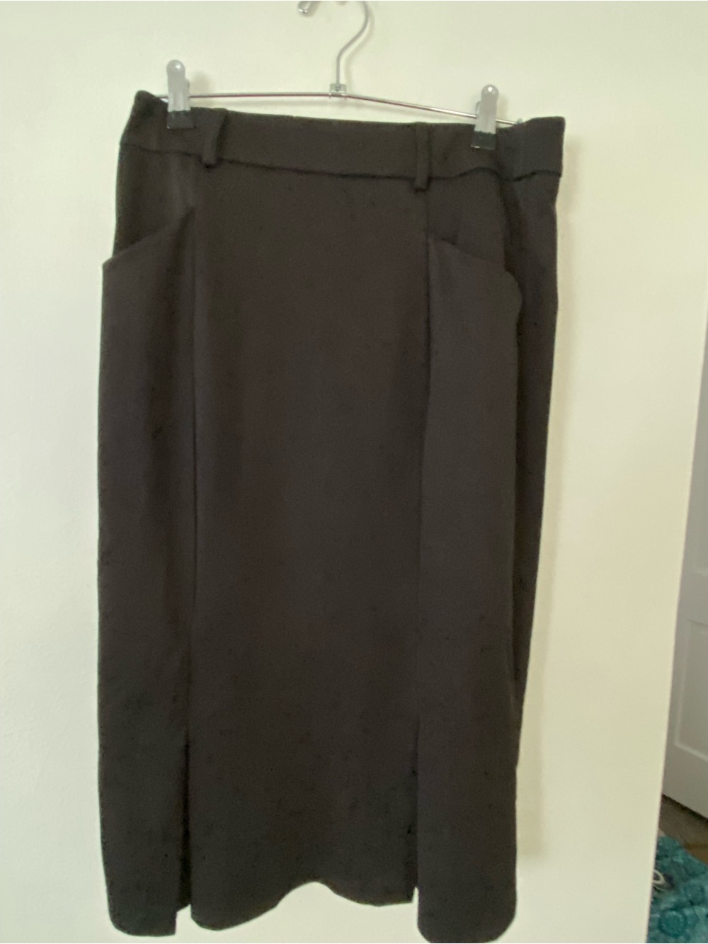 Women's Black Midi Skirt - Sleek Pocket Detail